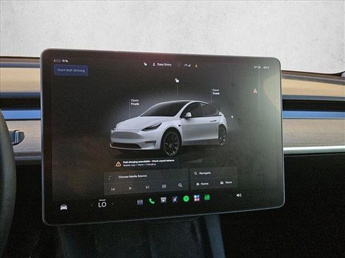 Used 2022 Tesla Model Y Long Range AWD/4WD image 17