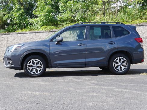 Used 2023 Subaru Forester Premium AWD/4WD image 3