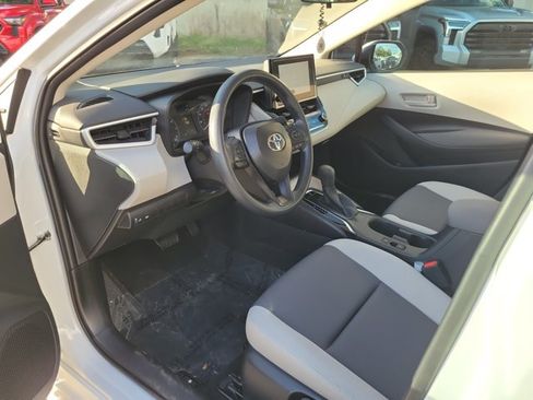 Used 2025 Toyota Corolla LE FWD image 12