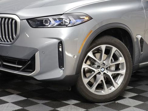 Certified 2024 BMW X5 xDrive40i w/ Premium Package AWD/4WD image 3