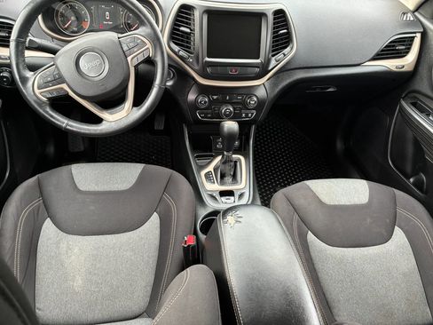 Used 2014 Jeep Cherokee Latitude w/ Cold Weather Group FWD image 17