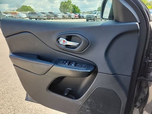 Used 2022 Jeep Cherokee Trailhawk w/ Comfort/Convenience Group AWD/4WD image 28
