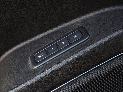 Used 2018 Chevrolet Suburban LT image 27