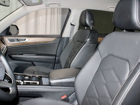 Used 2024 Volkswagen Atlas SE AWD/4WD image 26