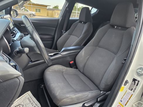 Used 2018 Toyota C-HR XLE FWD image 24
