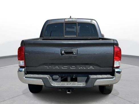 Used 2017 Toyota Tacoma SR5 w/ SR5 Appearance Package (SM) image 7