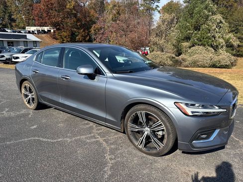 Used 2020 Volvo S60 T5 Inscription image 9