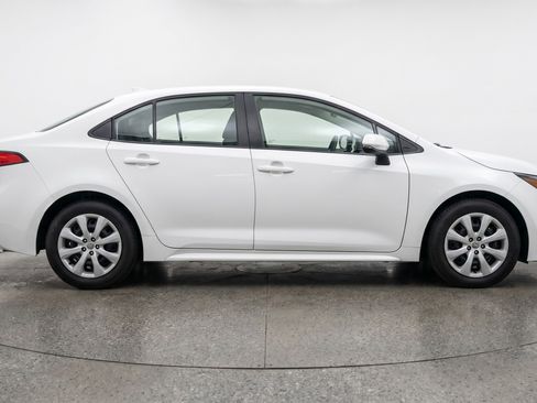 Used 2025 Toyota Corolla LE FWD image 11