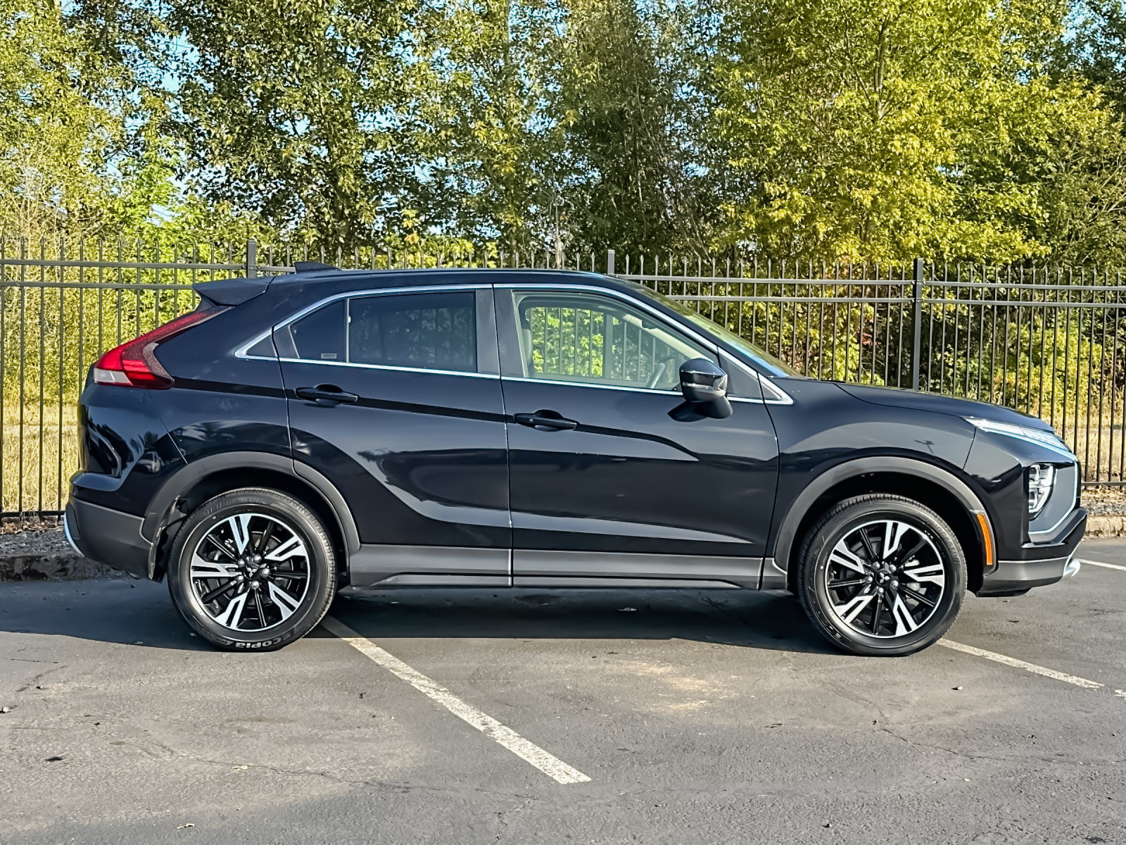 Used 2025 Mitsubishi Eclipse Cross SE AWD/4WD image 2