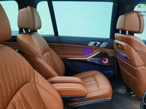 Used 2025 BMW X7 M60i AWD/4WD image 27