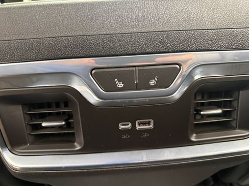 Used 2023 Chevrolet Silverado 1500 High Country w/ High Country Premium Package AWD/4WD image 34