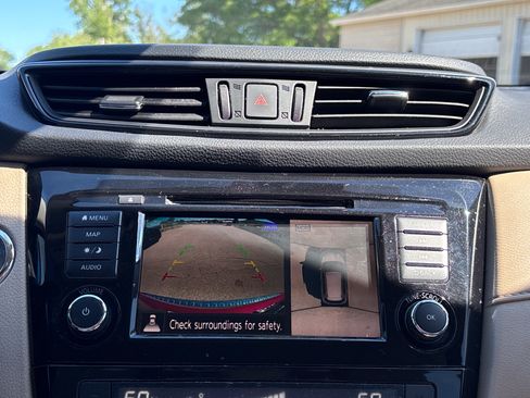 Used 2020 Nissan Rogue SV w/ Sun & Sound Touring Package AWD/4WD image 19