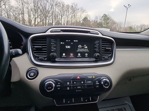 Used 2017 Kia Sorento EX image 17