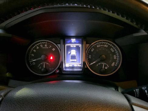 Used 2022 Toyota Tacoma TRD Off-Road image 25