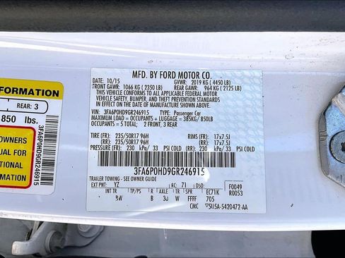 Used 2016 Ford Fusion SE w/ Equipment Group 202A FWD image 3