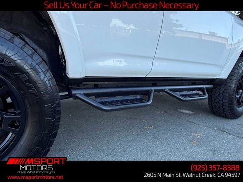 Used 2018 Toyota 4Runner SR5 AWD/4WD image 31