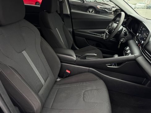 Used 2021 Hyundai Elantra SE w/ Cargo Package image 25