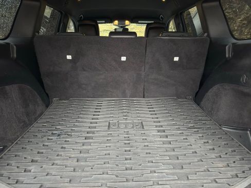 Used 2019 Jeep Grand Cherokee Limited image 10