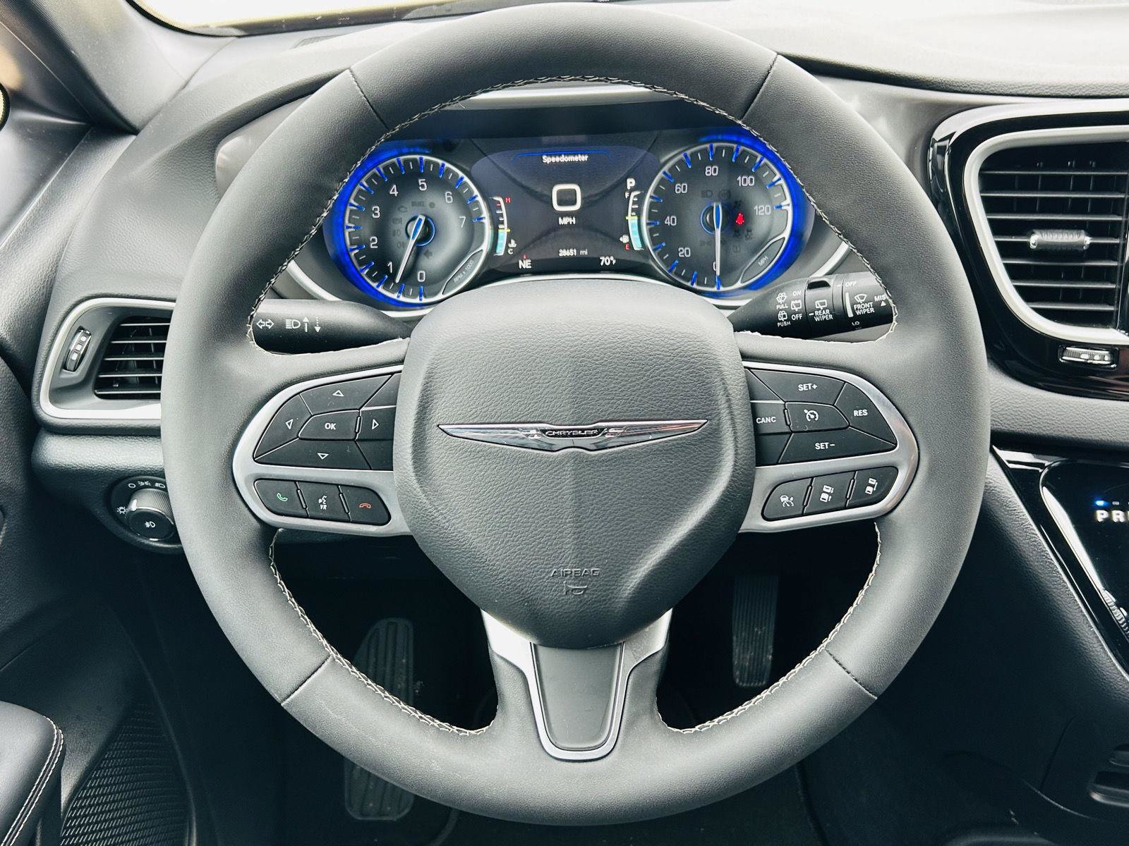 Used 2025 Chrysler Pacifica Select FWD image 16