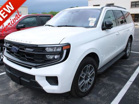 Used 2025 Ford Expedition Active AWD/4WD image 1