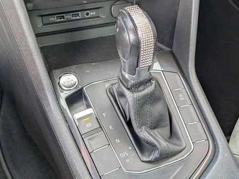 Used 2019 Volkswagen Tiguan SE w/ Panoramic Sunroof Package image 28