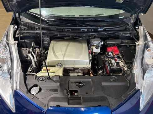 Used 2017 Nissan Leaf SV image 8
