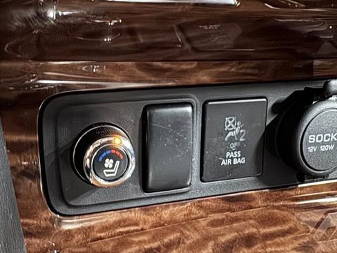 Used 2020 Nissan Armada Platinum w/ Captain's Chairs Package RWD image 28