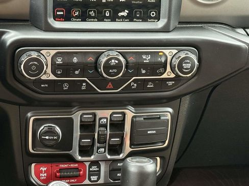 Used 2022 Jeep Wrangler Unlimited Rubicon w/ LED Lighting Group AWD/4WD image 21