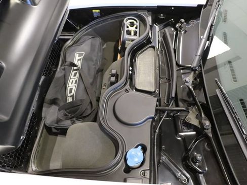 Used 2005 Ford GT RWD image 20
