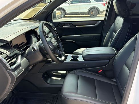 Used 2024 GMC Acadia Elevation w/ Luxury Package FWD image 5