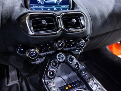 Used 2020 Aston Martin V8 Vantage Coupe image 41