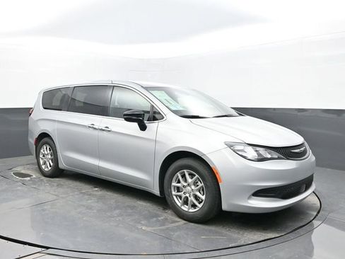 New 2026 Chrysler Voyager LX image 7