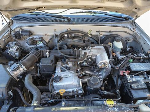 Used 2004 Toyota Tacoma 2WD Regular Cab image 32