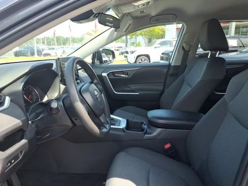 Used 2022 Toyota RAV4 XLE FWD image 5