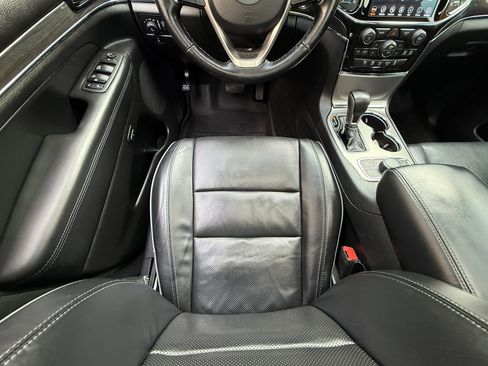 Used 2020 Jeep Grand Cherokee Overland image 14