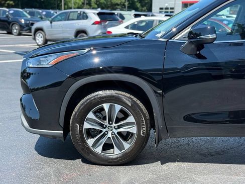 Used 2026 Toyota Highlander XLE AWD/4WD image 2