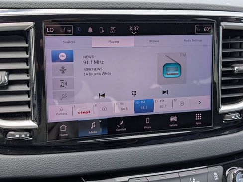 Used 2023 Chrysler Pacifica Touring-L FWD image 24
