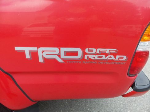 Used 2004 Toyota Tacoma PreRunner image 12