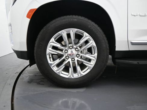 Certified 2024 GMC Yukon SLT w/ SLT Luxury Package image 8