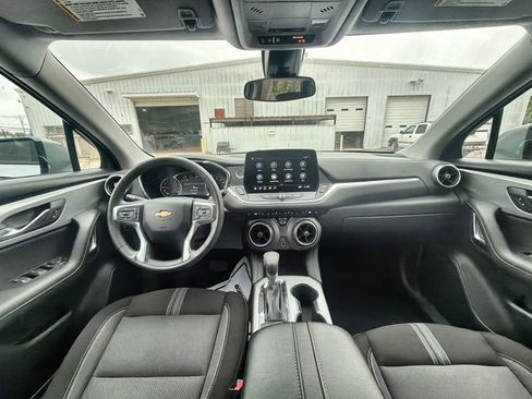 Used 2025 Chevrolet Blazer LT FWD image 19