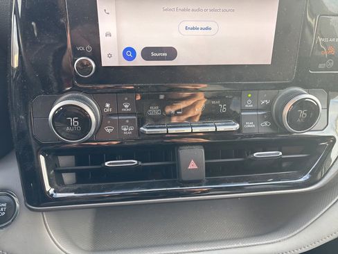 Used 2023 Toyota Highlander L image 17