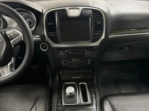 Used 2016 Chrysler 300 Limited RWD image 17
