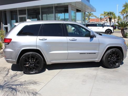 Used 2019 Jeep Grand Cherokee Altitude image 10
