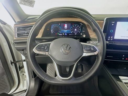 Used 2024 Volkswagen Atlas SE AWD/4WD image 11