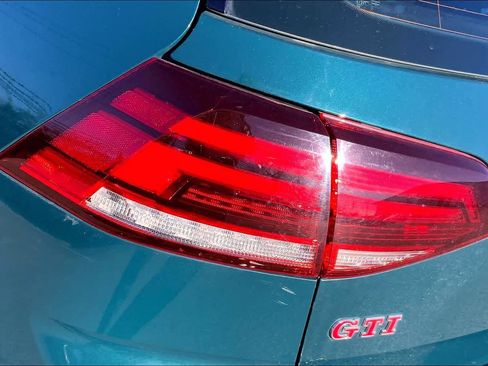 Used 2019 Volkswagen GTI SE image 27