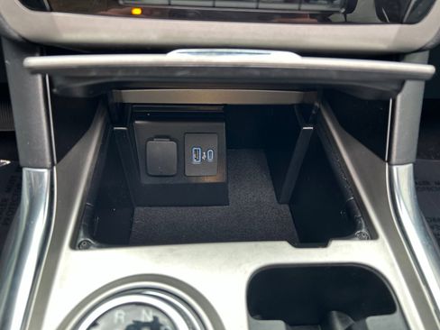 Used 2024 Ford Explorer XLT w/ Equipment Group 202A AWD/4WD image 21