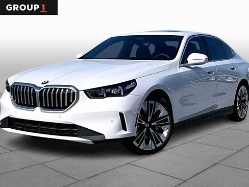 Used 2026 BMW 530i RWD image 1
