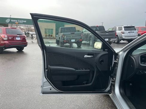 Used 2020 Dodge Charger SXT w/ Blacktop Package image 24