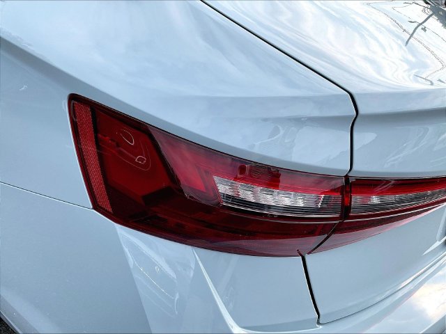 Certified 2025 Volkswagen Jetta SE w/ Sunroof Package FWD image 29