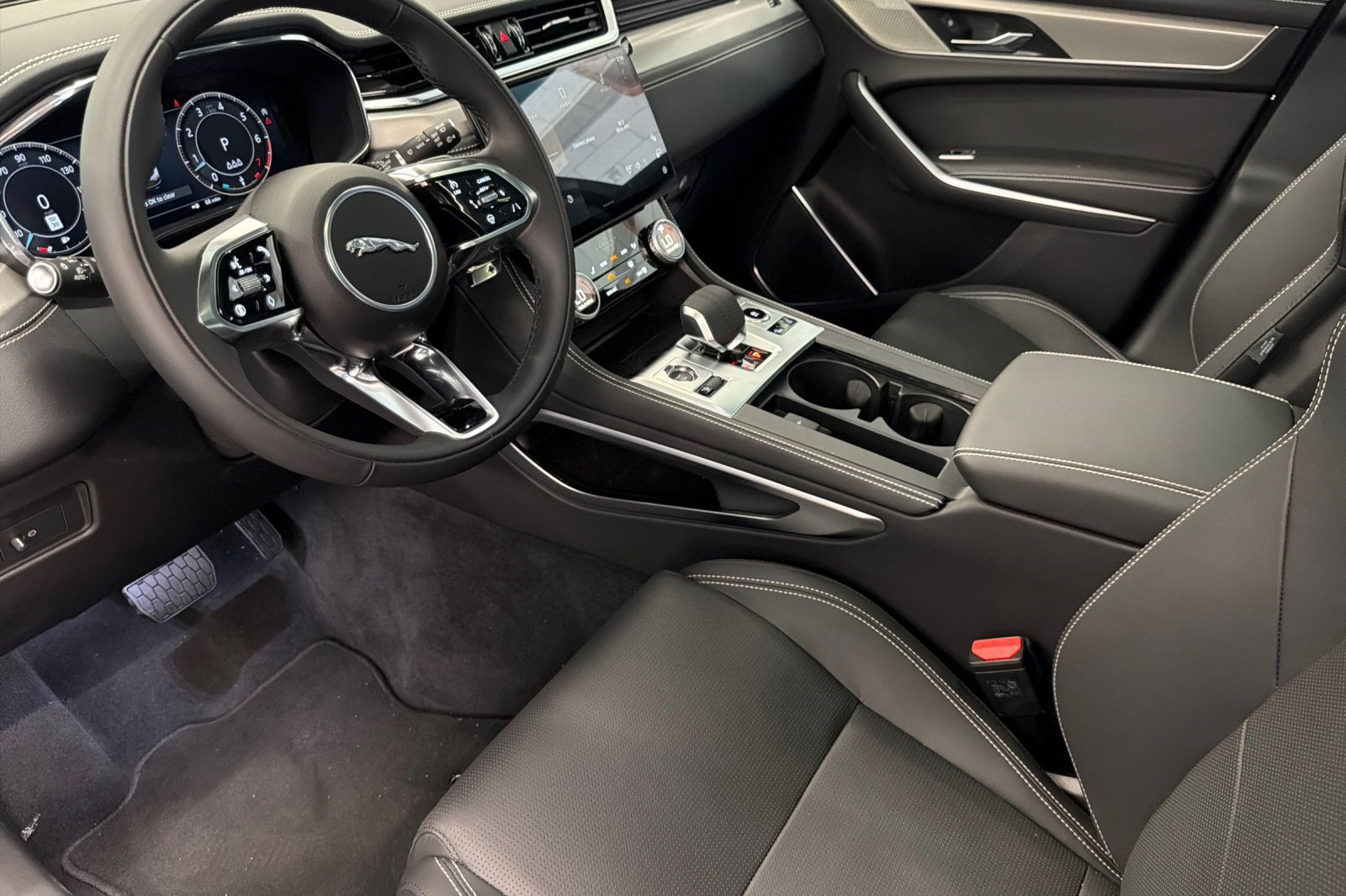 New 2026 Jaguar F-PACE R-Dynamic S AWD/4WD image 4